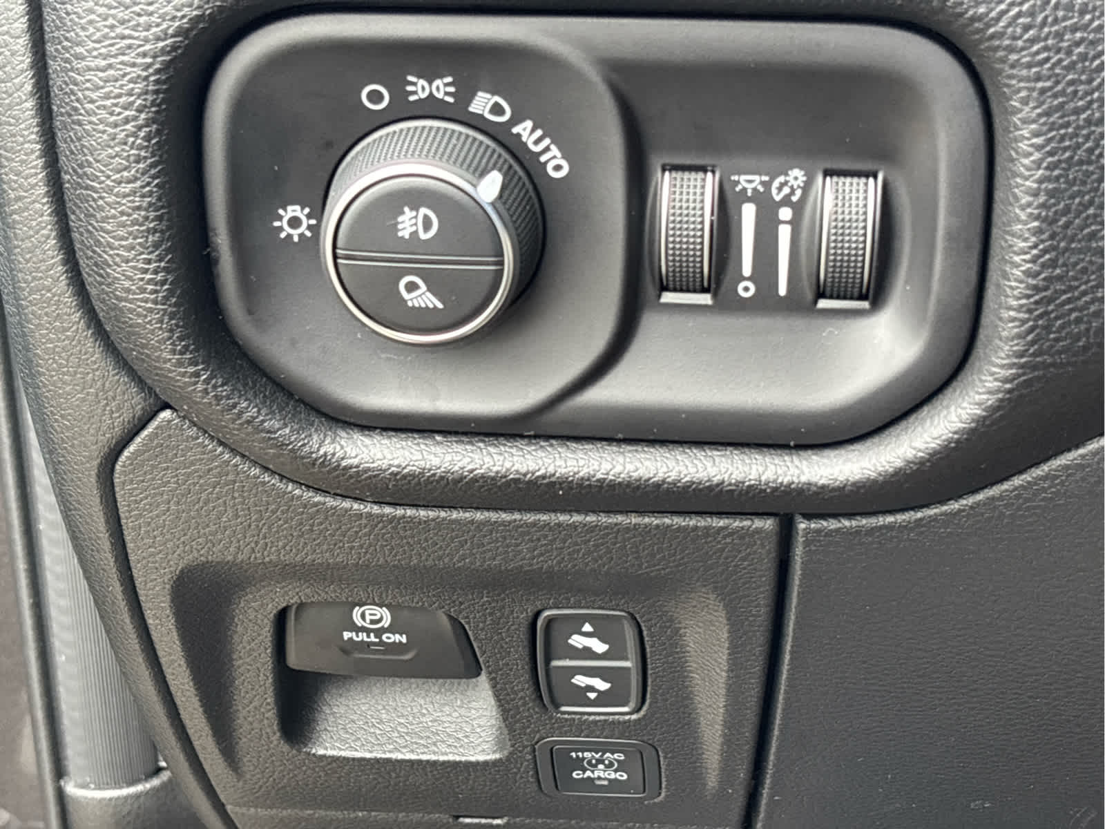 2026 RAM 1500 Big Horn Crew Cab 4x4 5'7" Box