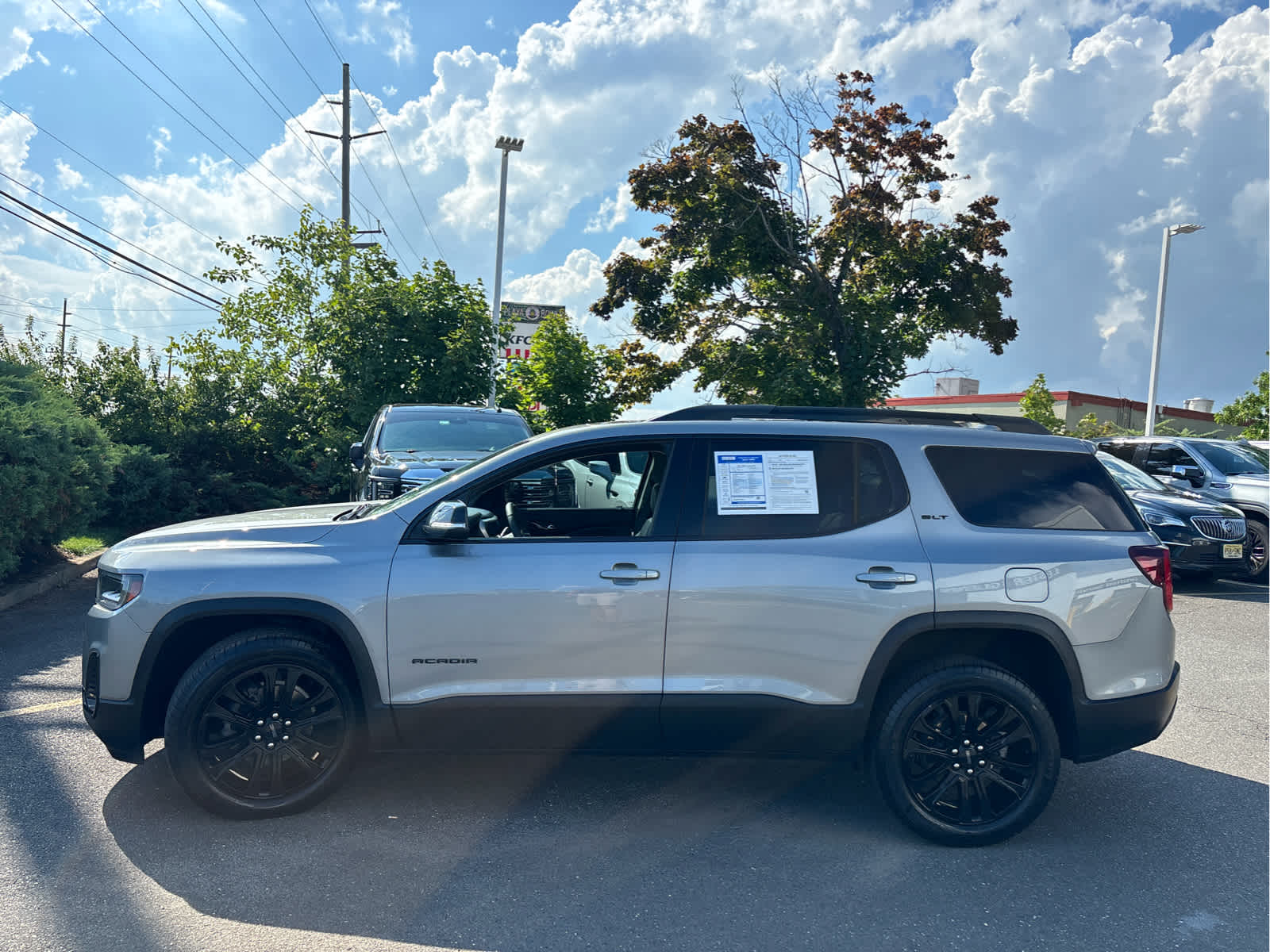 2023 GMC Acadia SLT
