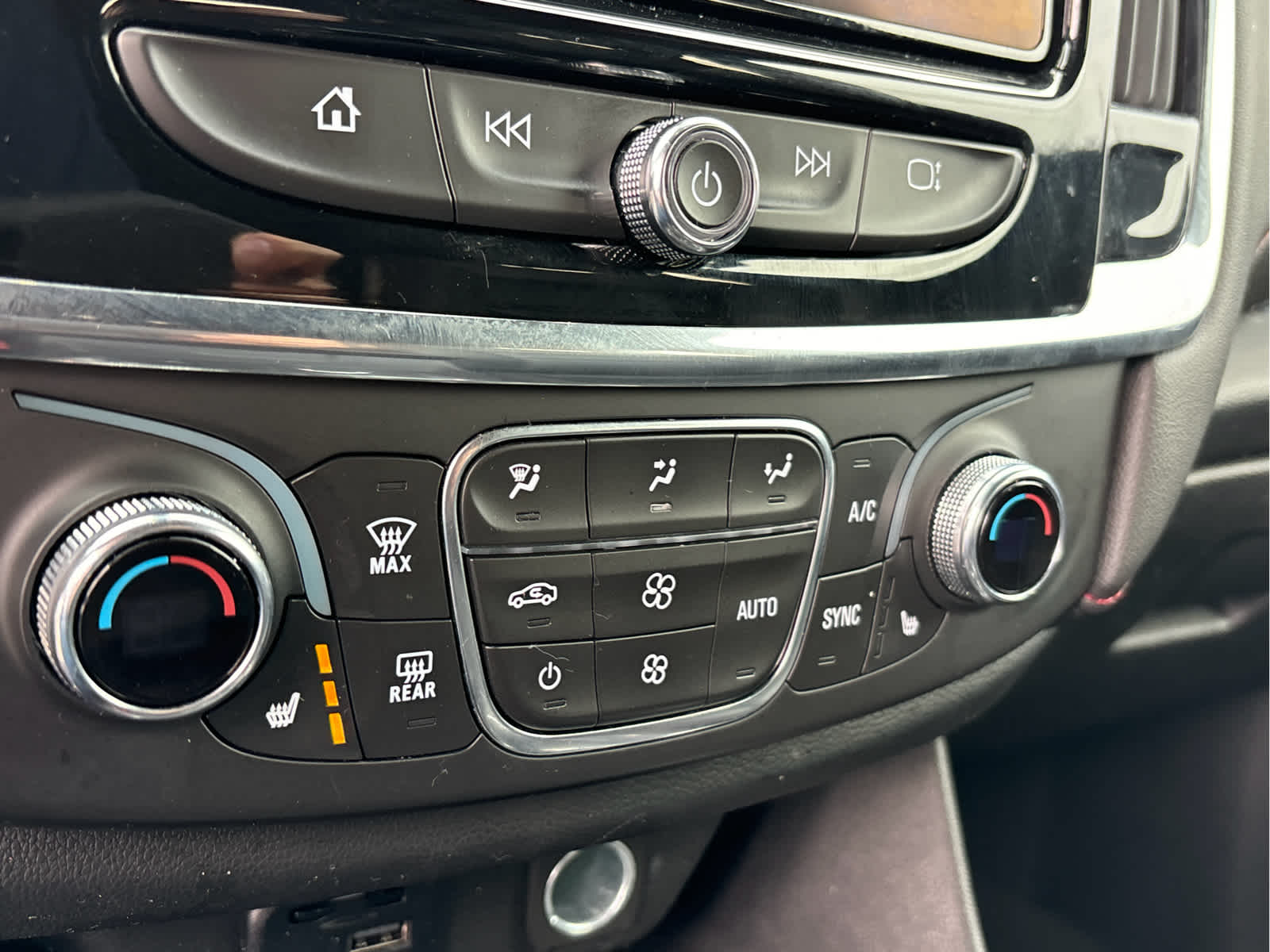 2023 Chevrolet Traverse RS