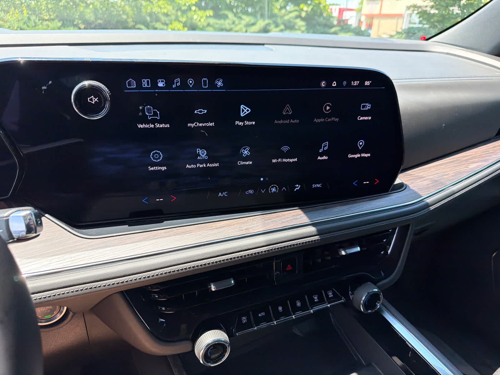 2025 Chevrolet Suburban LS