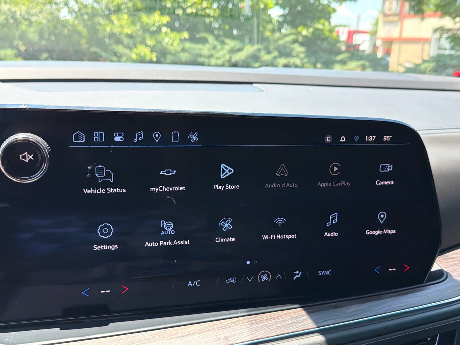 2025 Chevrolet Suburban LS
