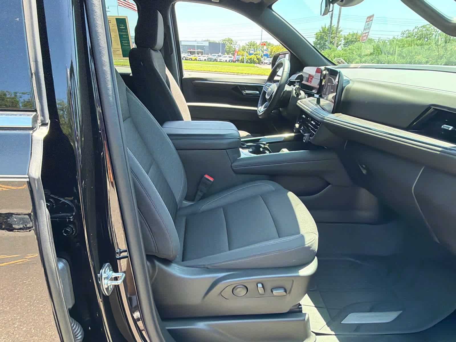 2025 Chevrolet Suburban LS