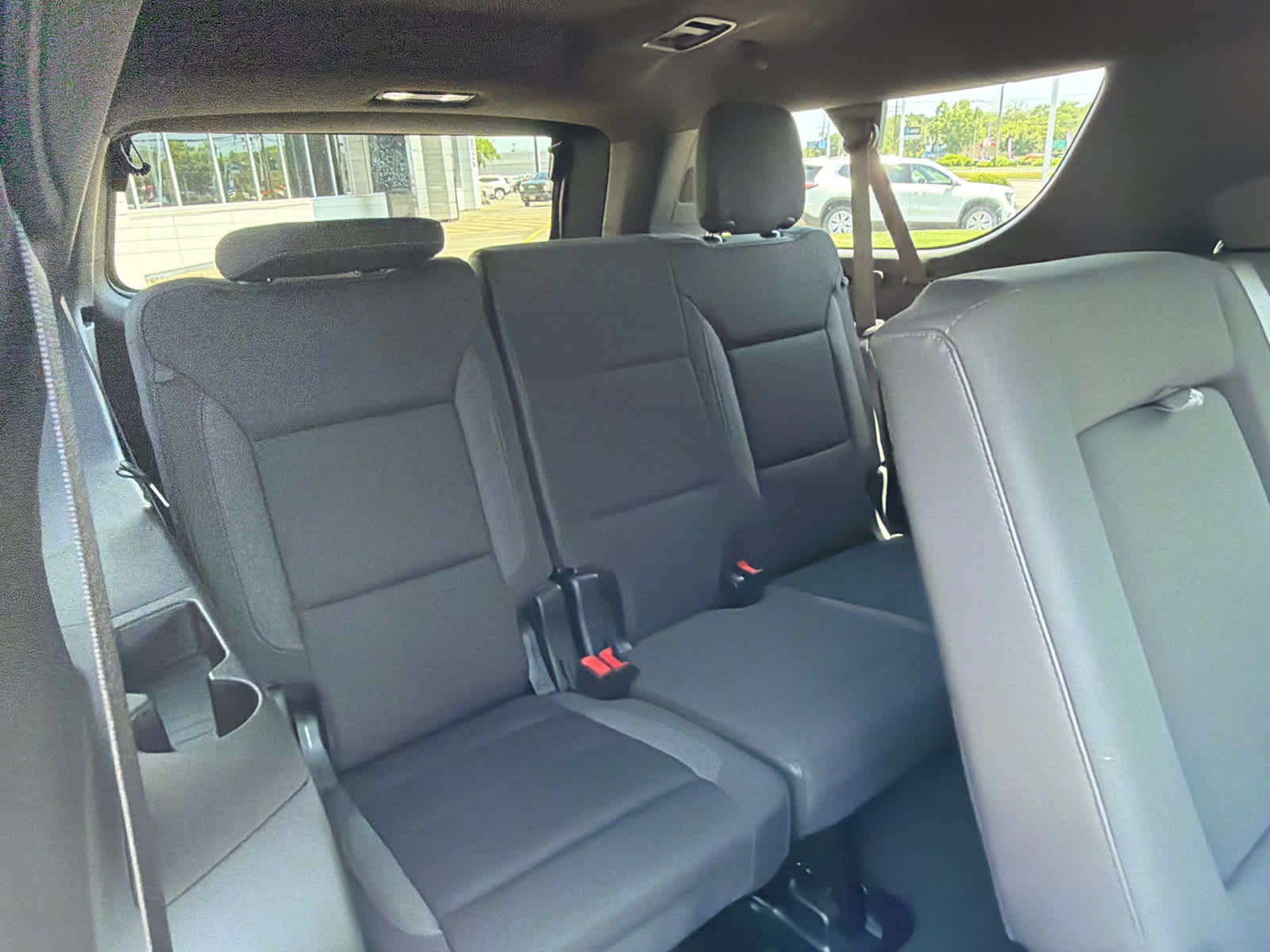 2025 Chevrolet Suburban LS