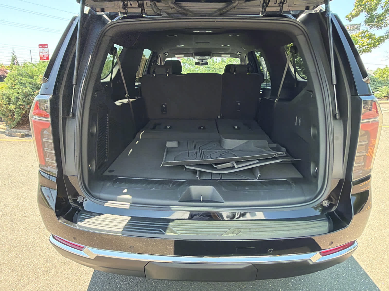 2025 Chevrolet Suburban LS