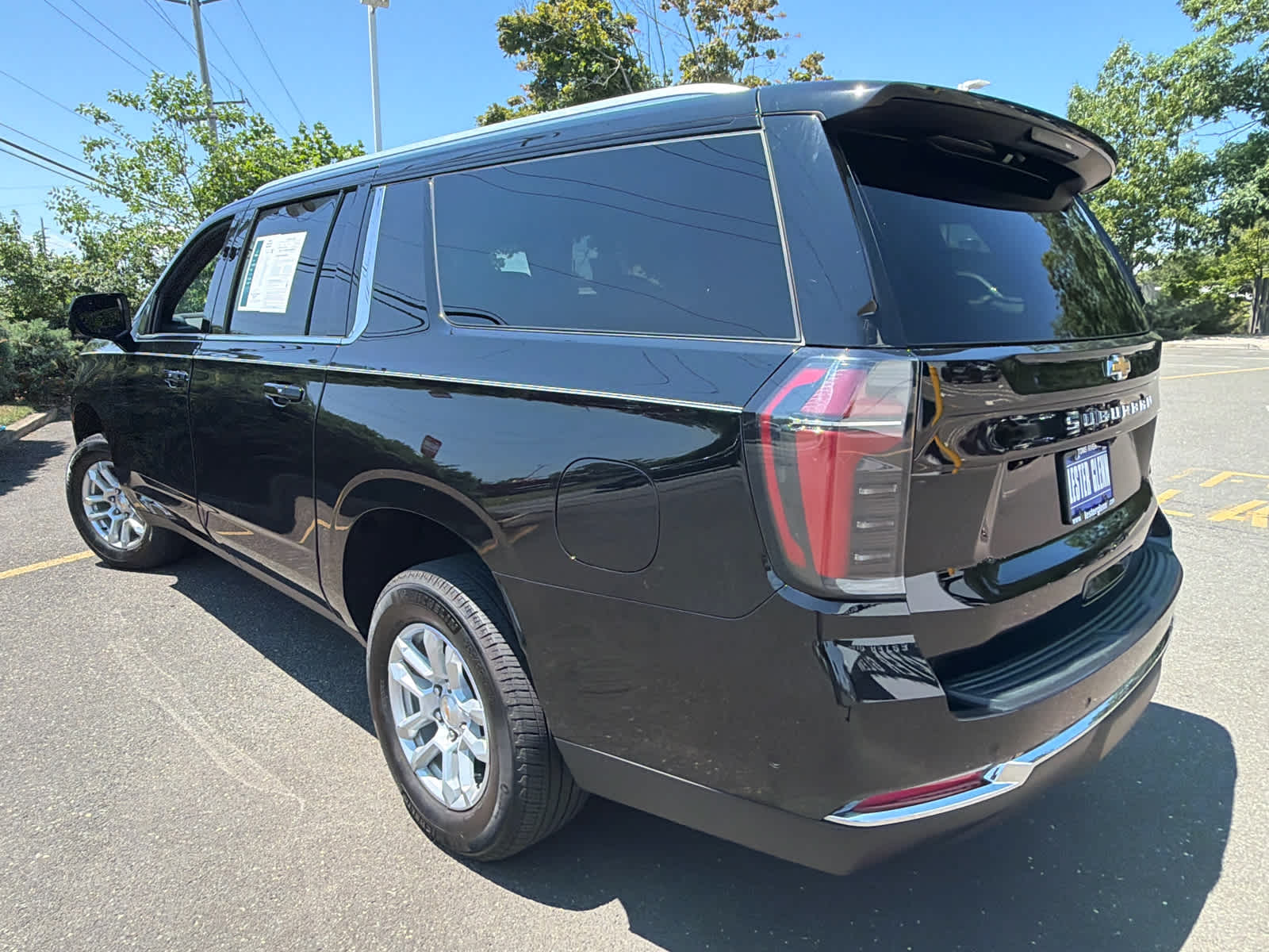2025 Chevrolet Suburban LS