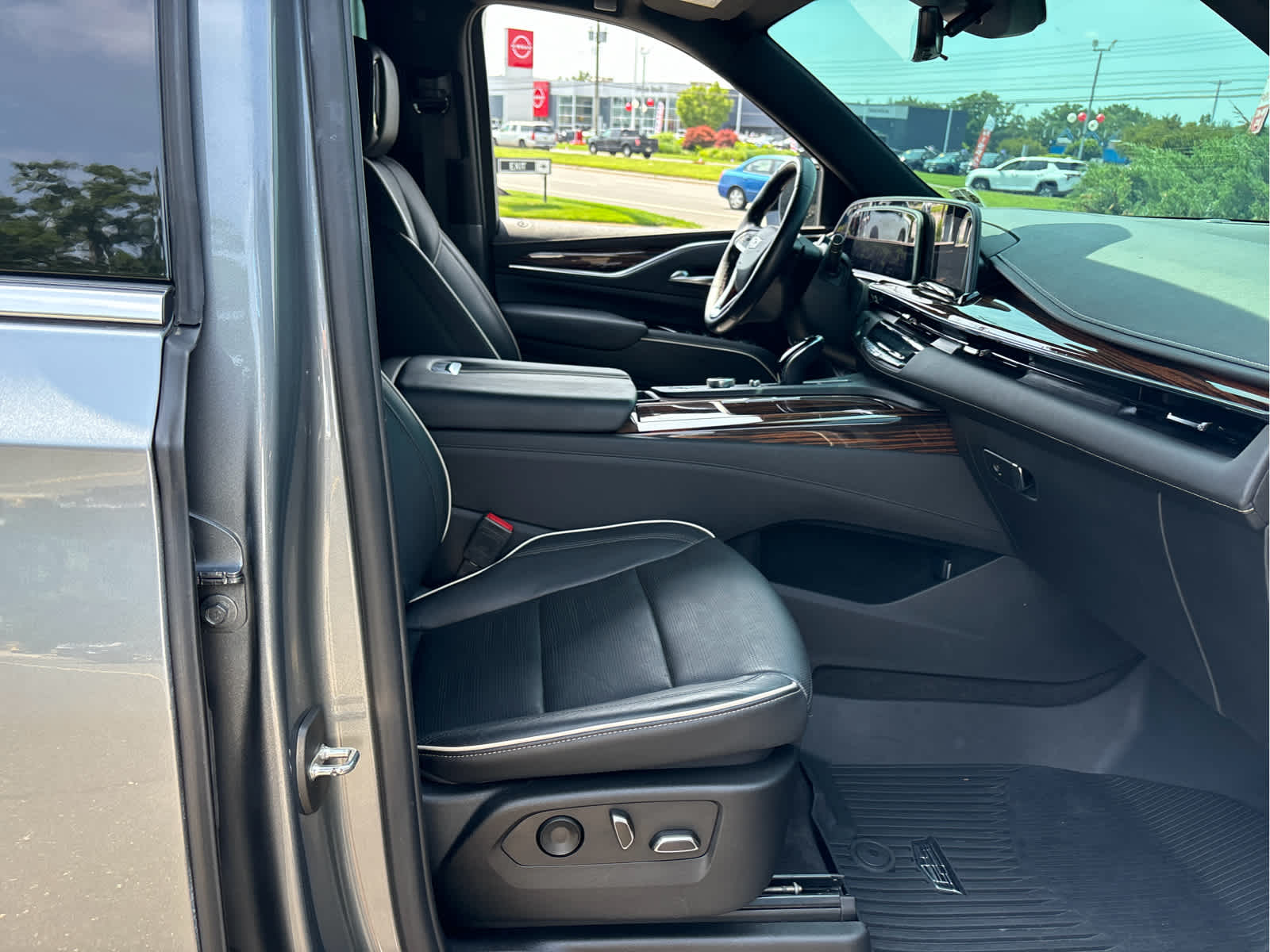 2022 Cadillac Escalade Premium Luxury