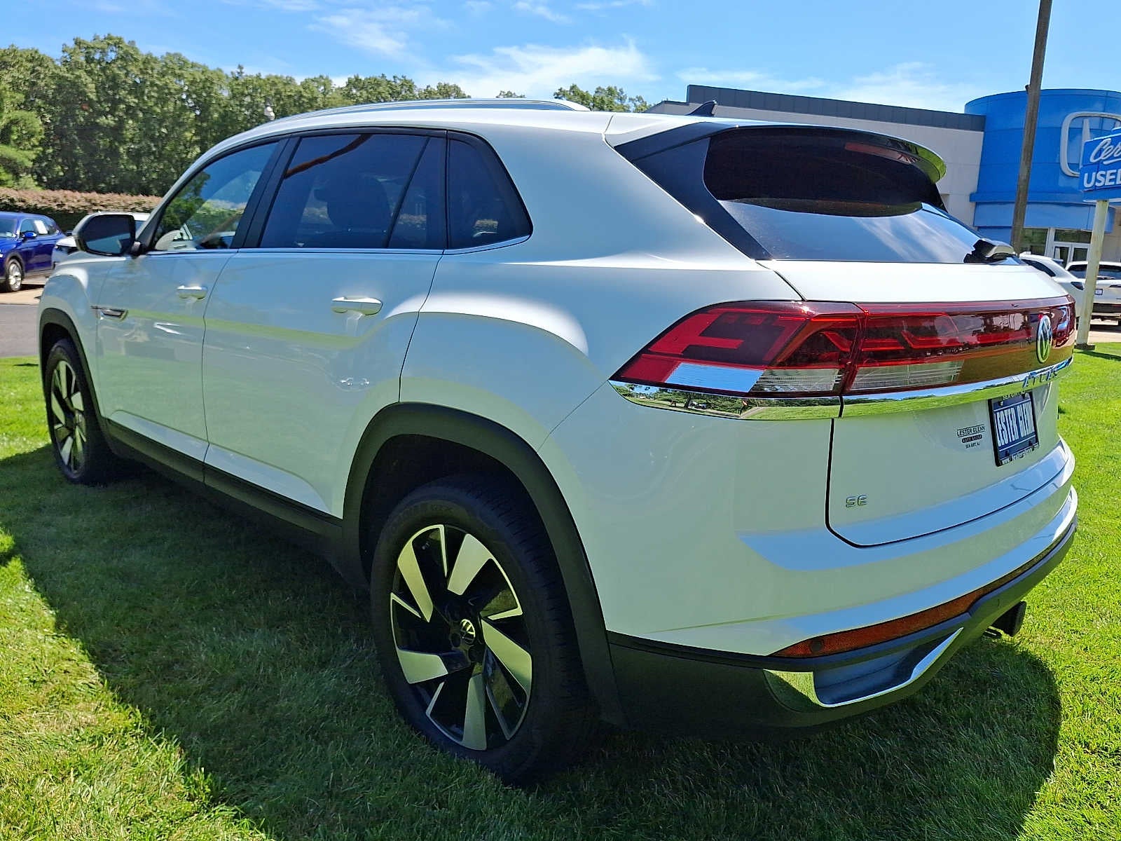 2025 Volkswagen Atlas Cross Sport 2.0T SE w/Technology