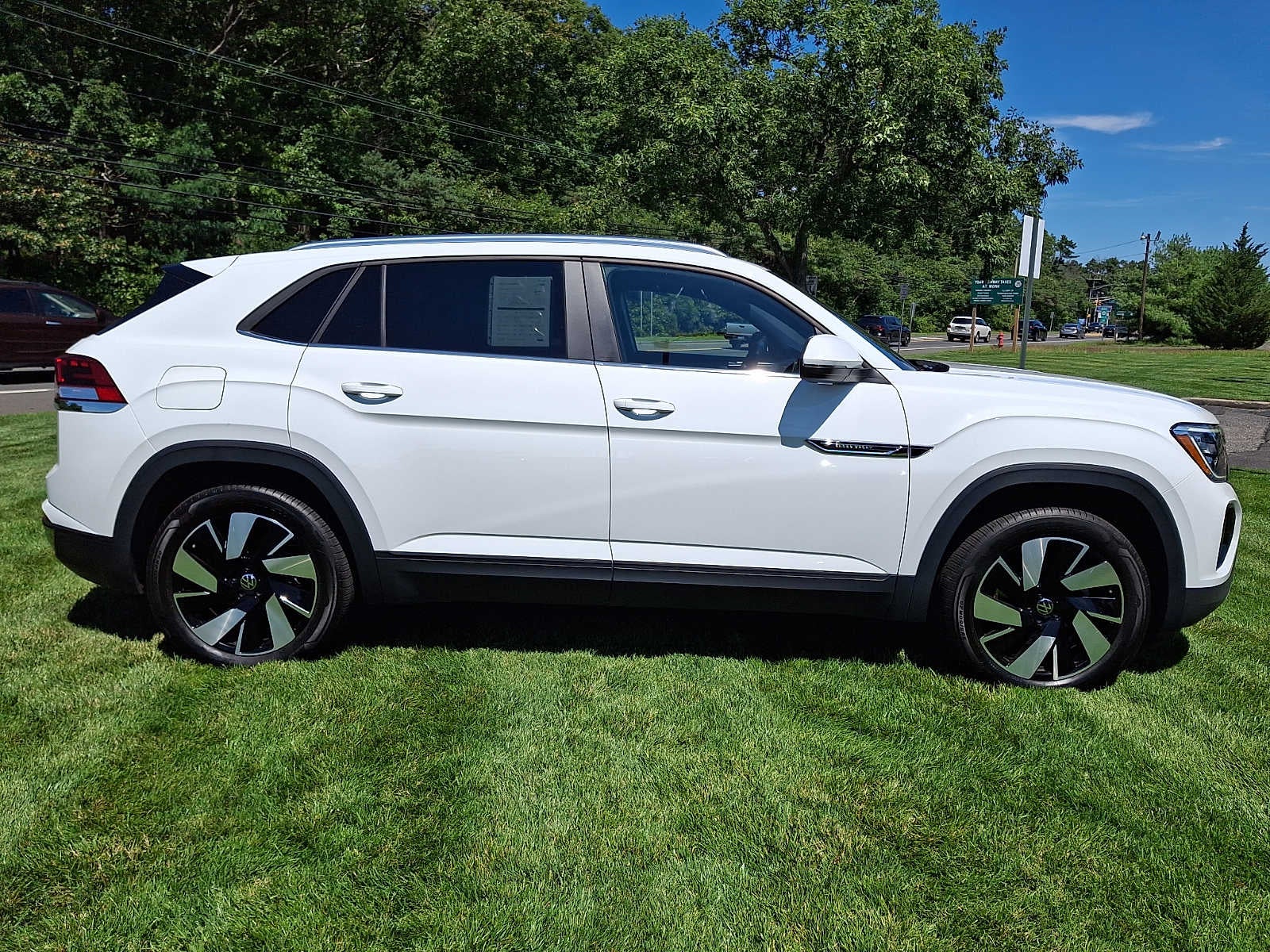 2025 Volkswagen Atlas Cross Sport 2.0T SE w/Technology