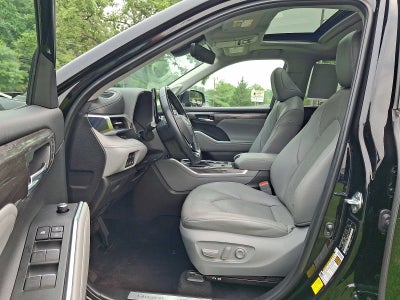 2022 Toyota Highlander Hybrid Limited