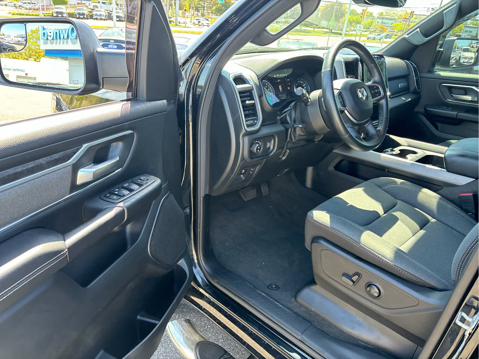 2023 RAM 1500 Big Horn Crew Cab 4x4 5'7" Box