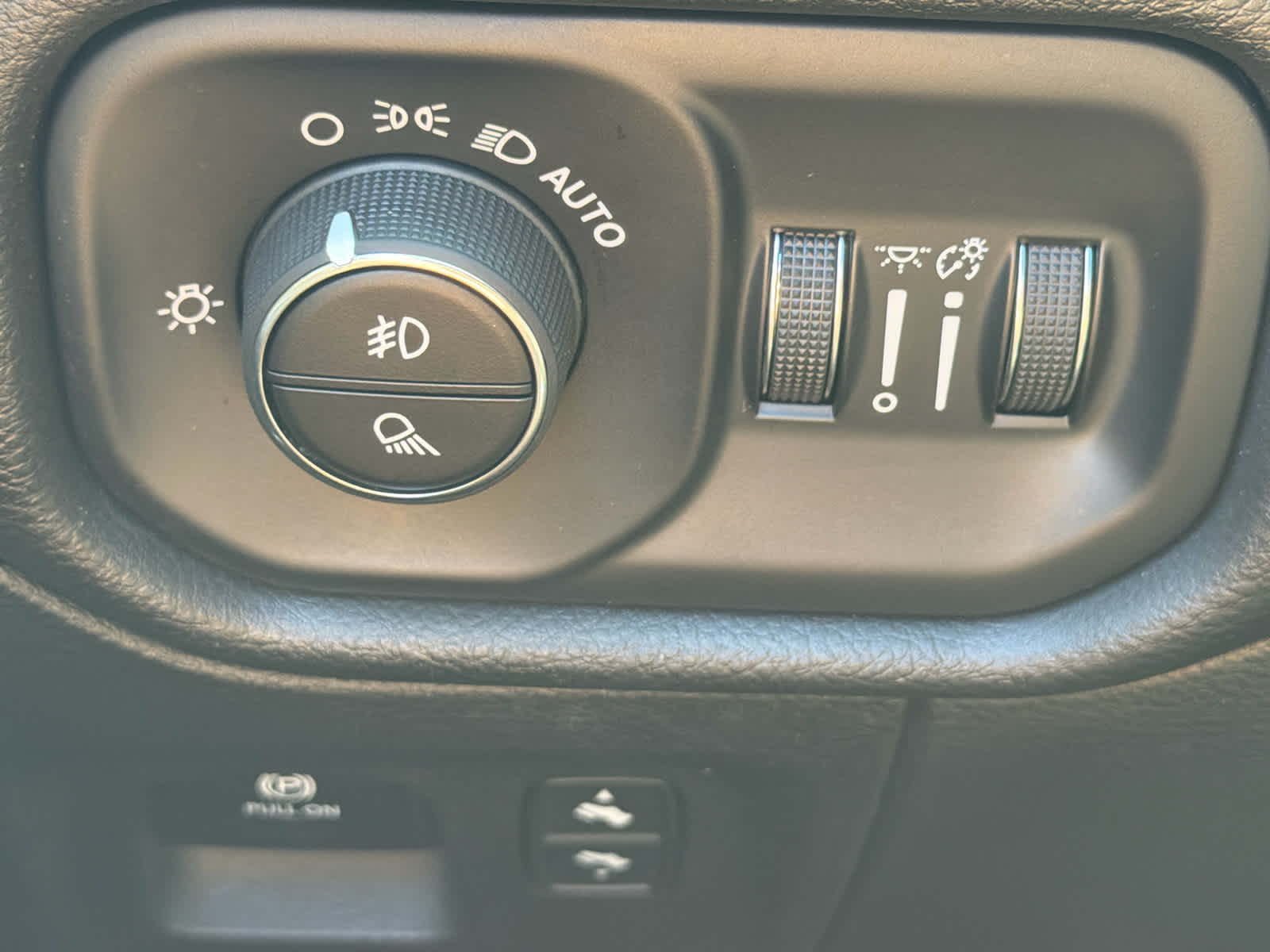 2023 RAM 1500 Laramie Crew Cab 4x4 5'7" Box