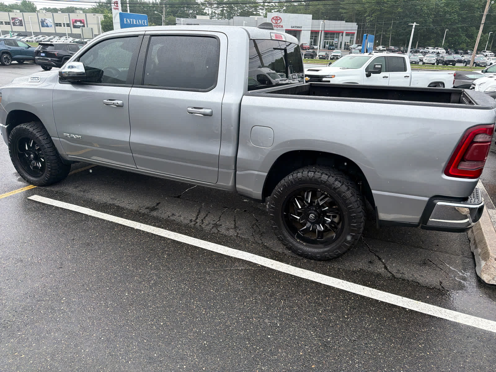 2023 RAM 1500 Laramie Crew Cab 4x4 5'7" Box