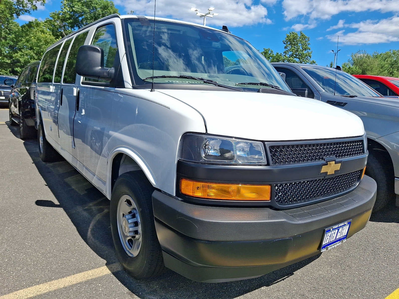 2026 Chevrolet Express Passenger 1LS