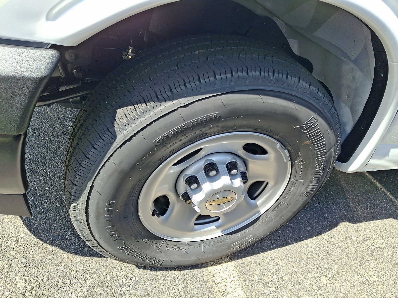 2026 Chevrolet Express Passenger 1LS