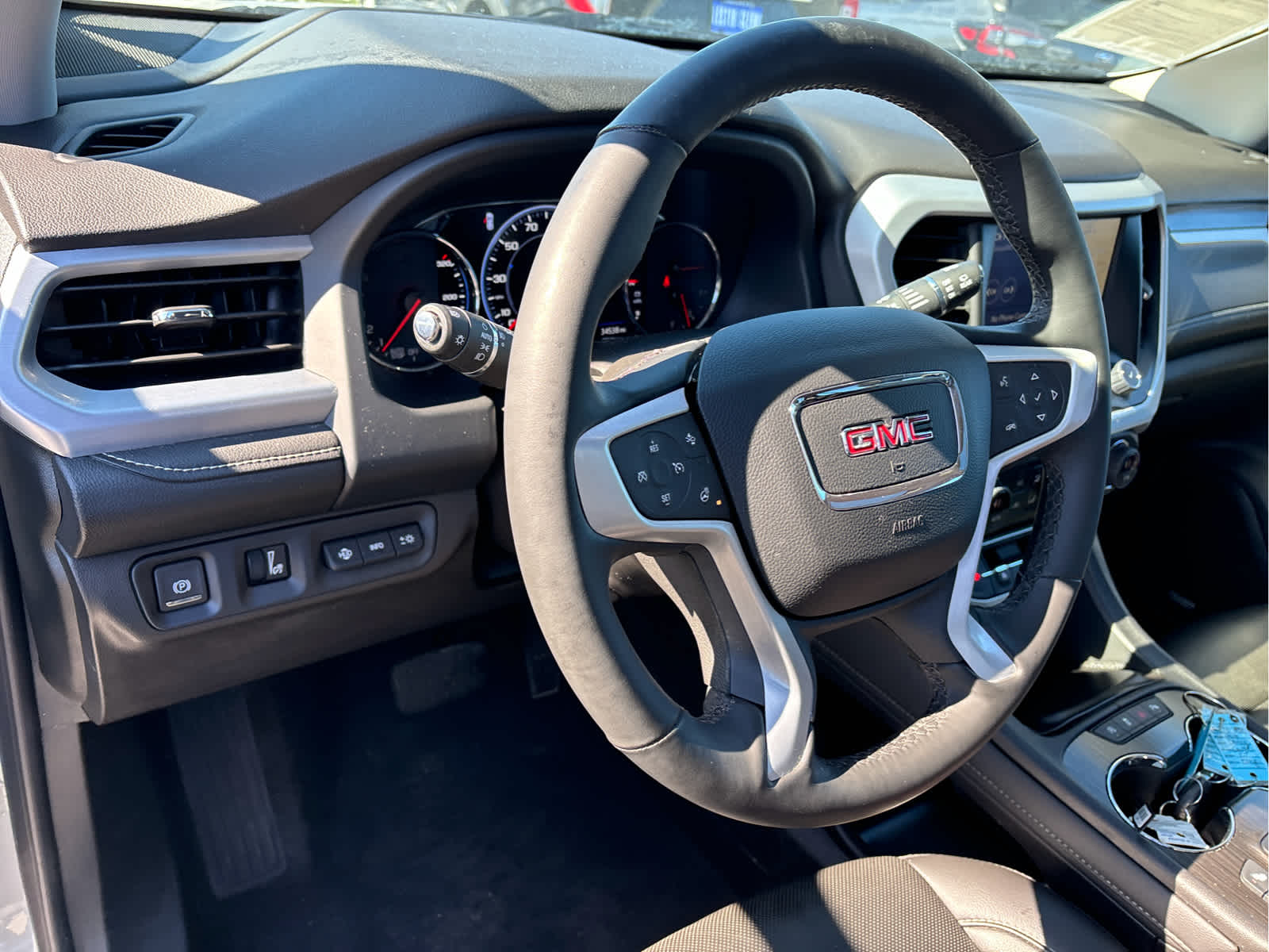 2023 GMC Acadia SLT