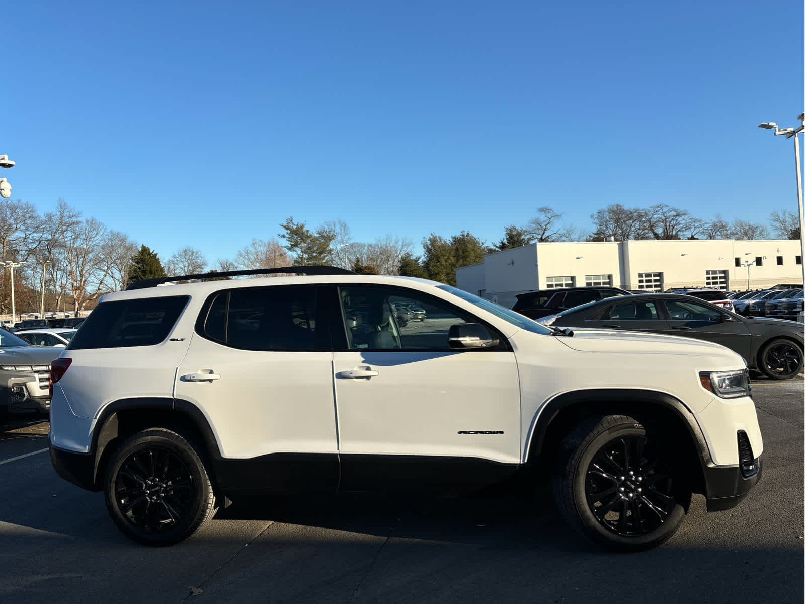 2023 GMC Acadia SLT