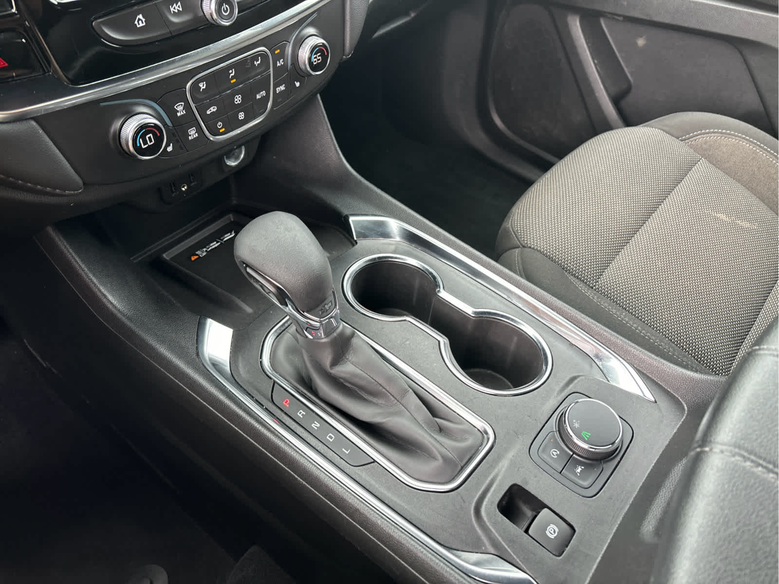 2024 Chevrolet Traverse Limited LT Cloth
