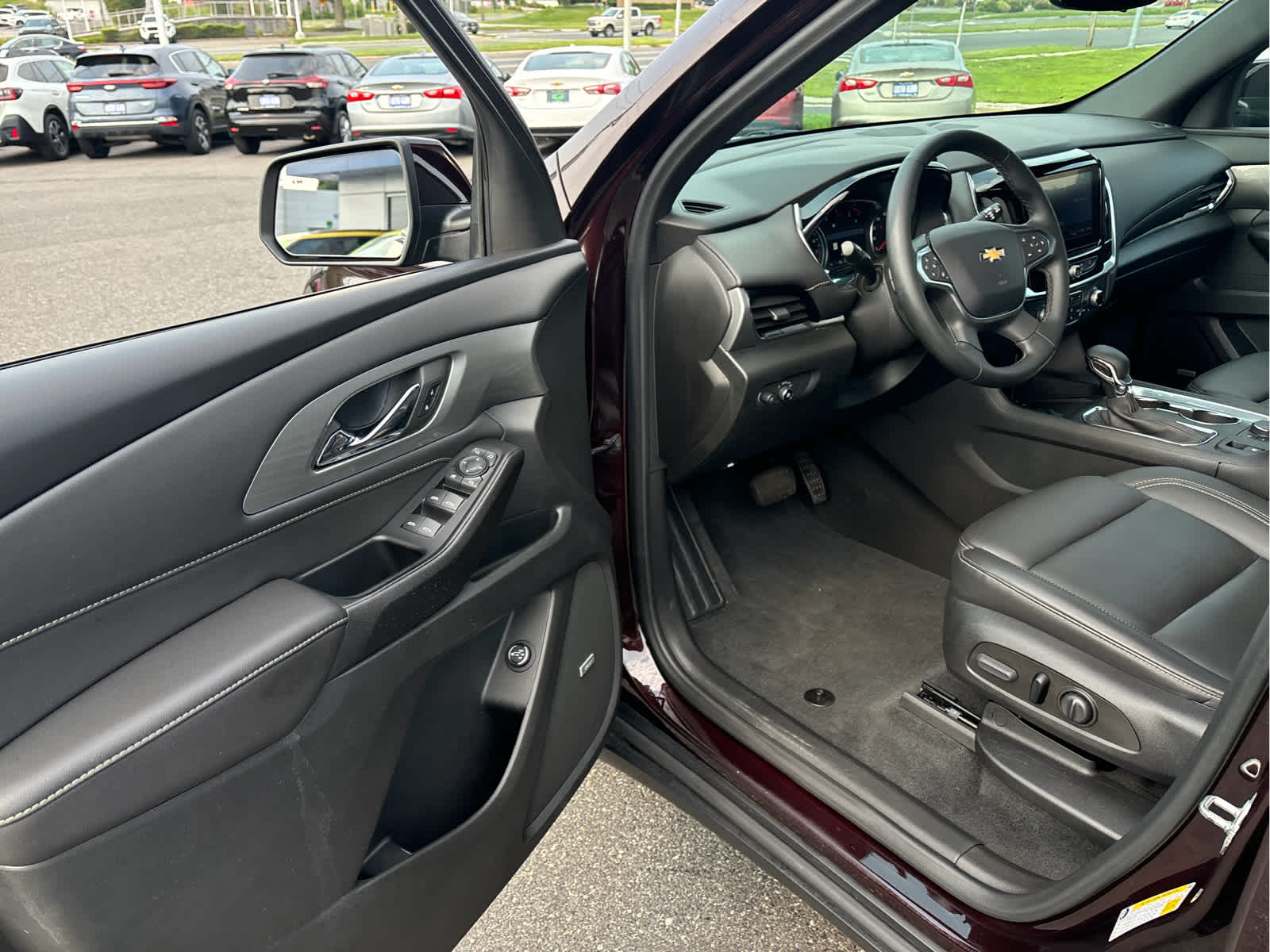 2023 Chevrolet Traverse LT Leather
