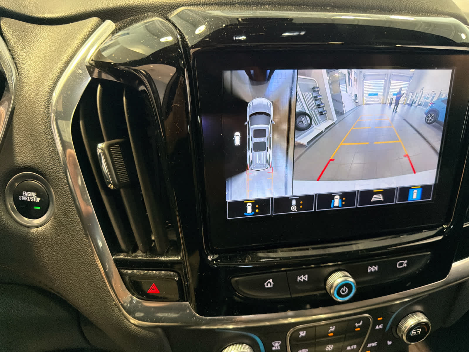 2023 Chevrolet Traverse RS