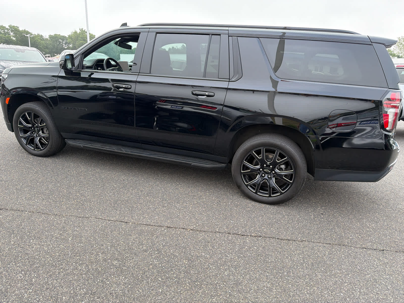 2024 Chevrolet Suburban RST