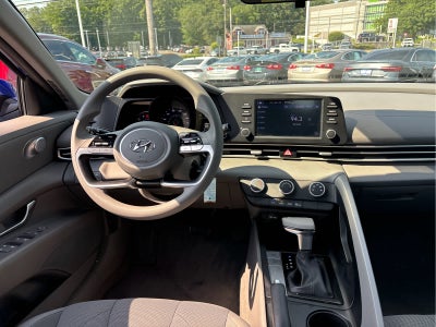 2022 Hyundai Elantra SE
