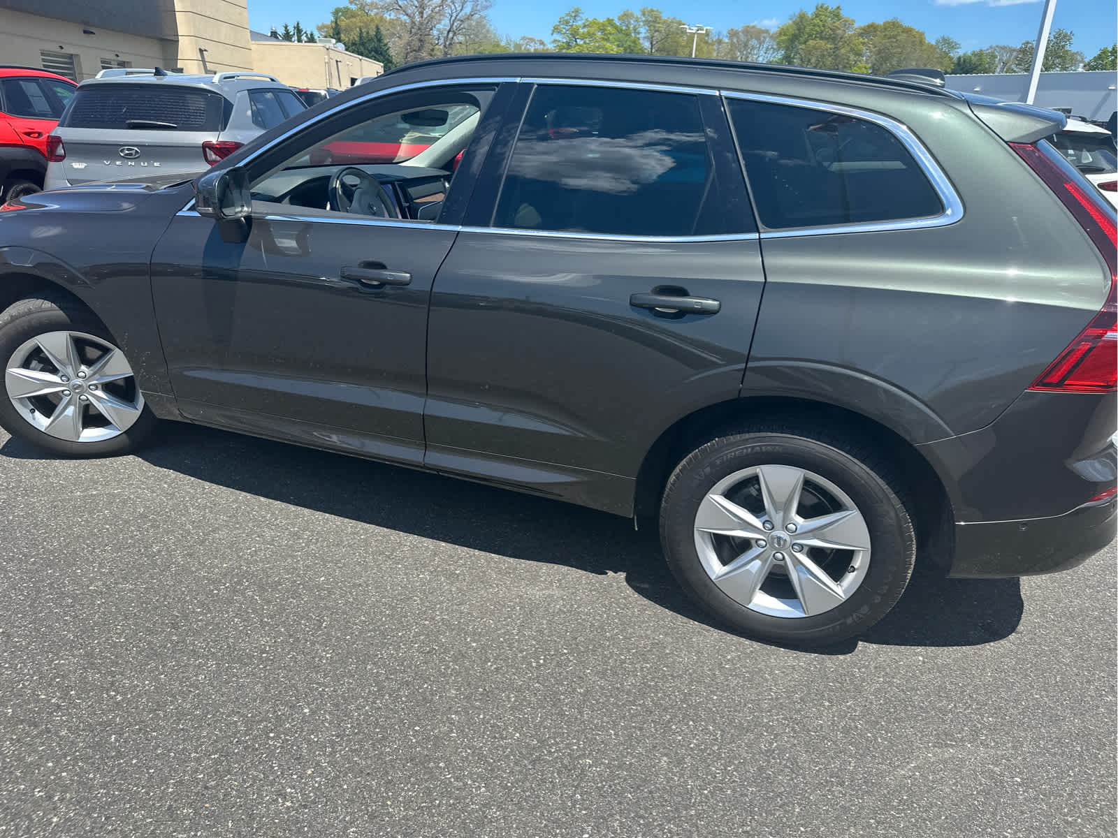 2022 Volvo XC60 Momentum