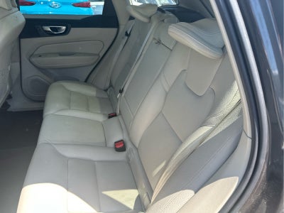 2022 Volvo XC60 Momentum