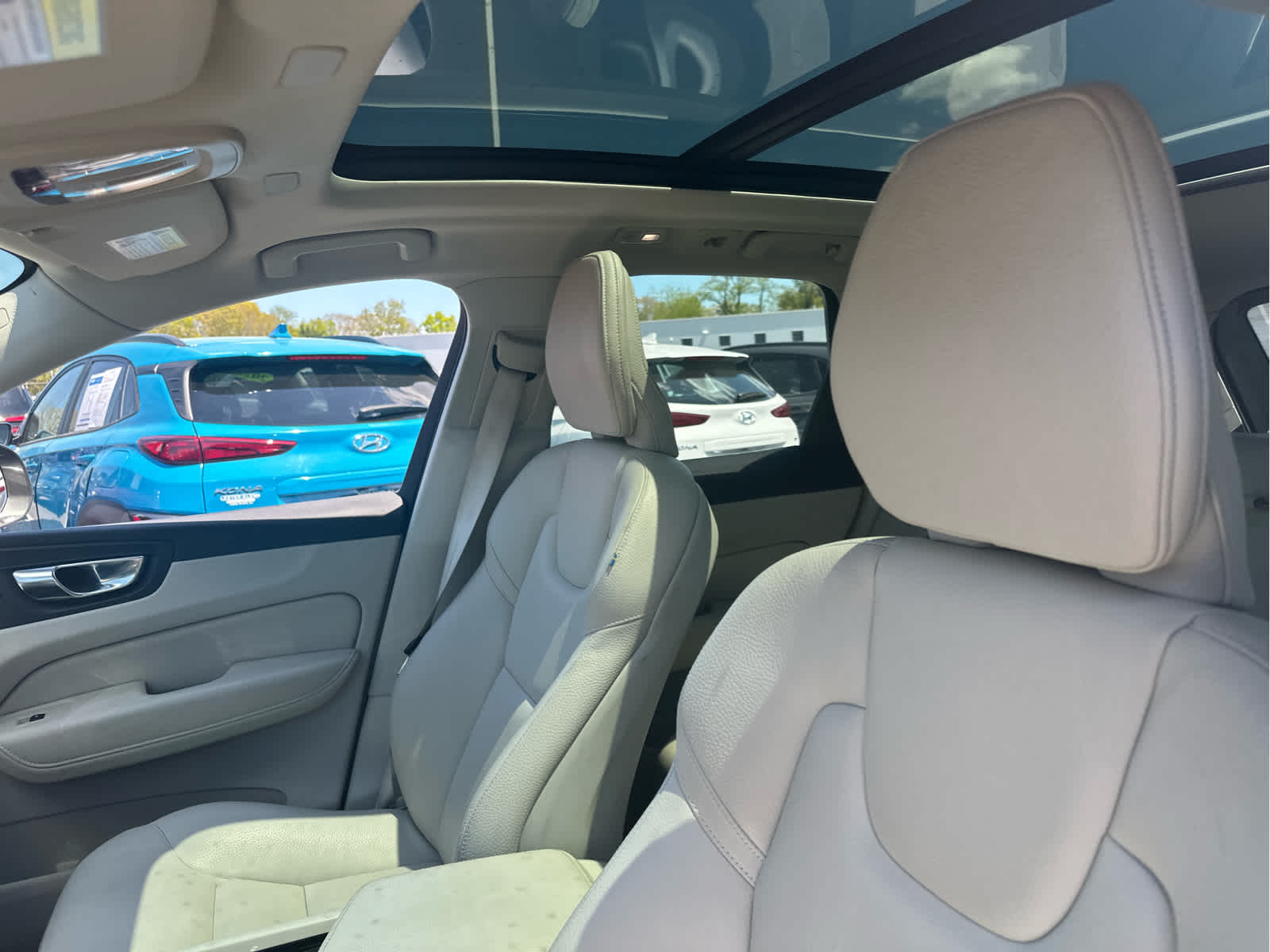 2022 Volvo XC60 Momentum