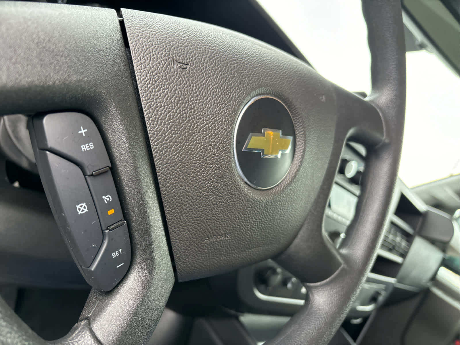 2025 Chevrolet Express Passenger 1LT