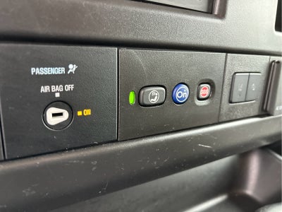 2025 Chevrolet Express Passenger 1LT