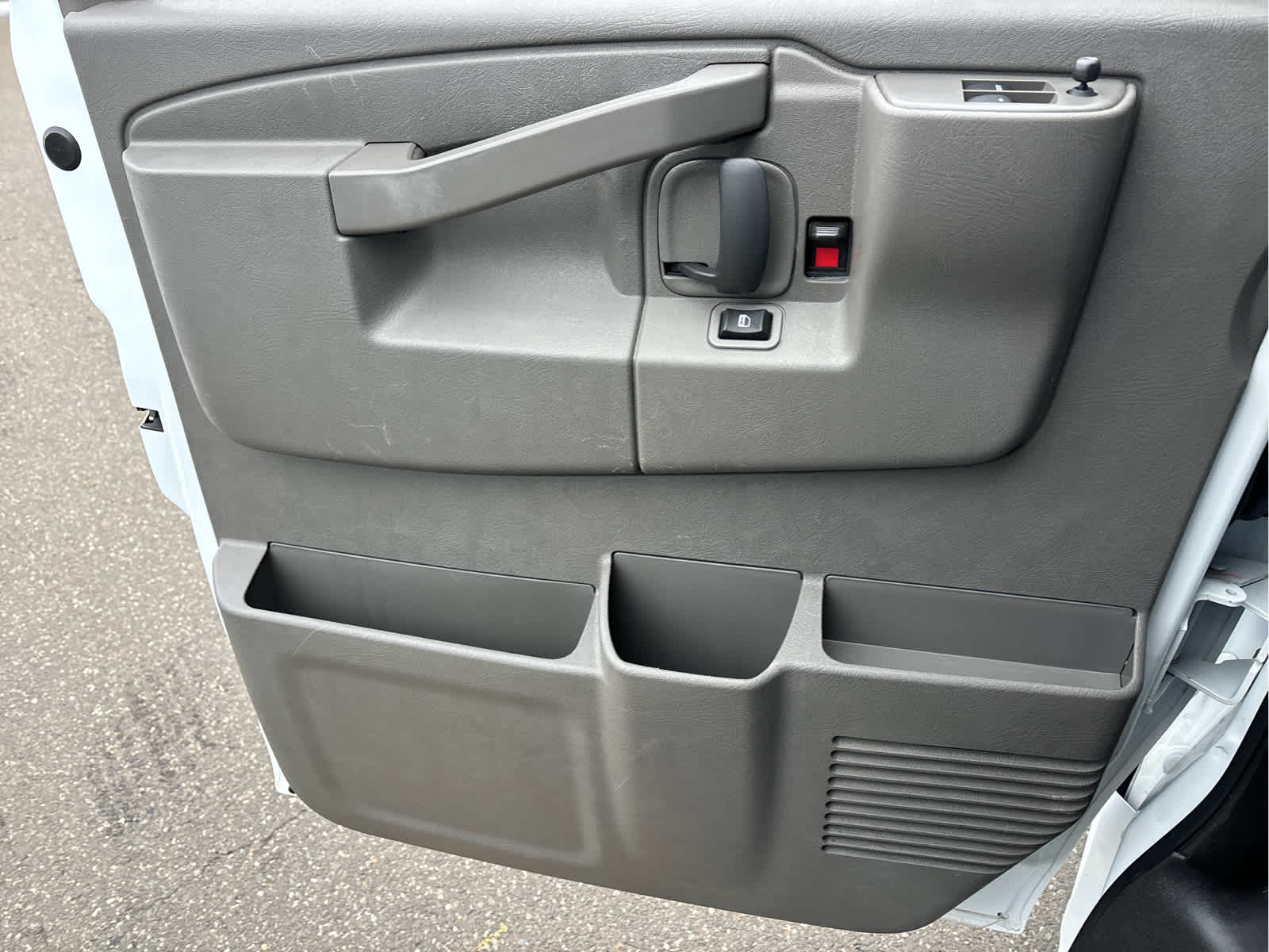 2025 Chevrolet Express Passenger 1LT