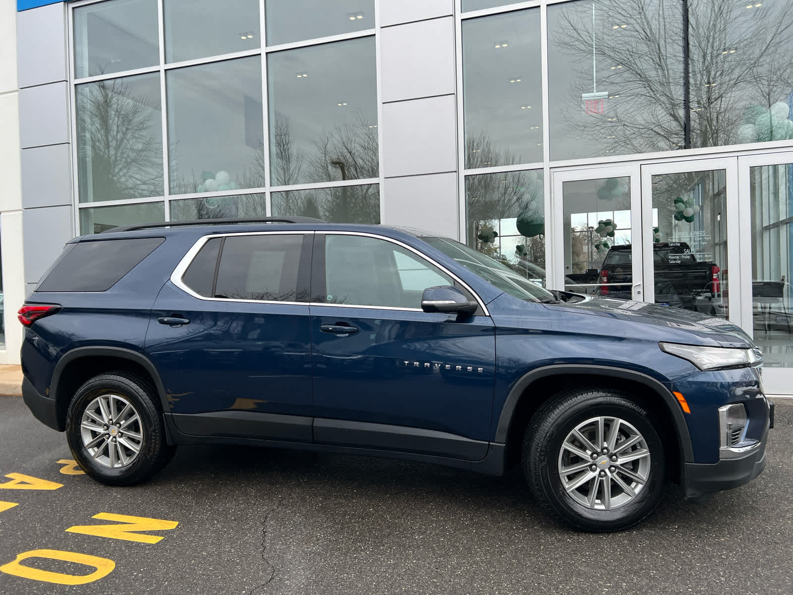 2023 Chevrolet Traverse LT Cloth