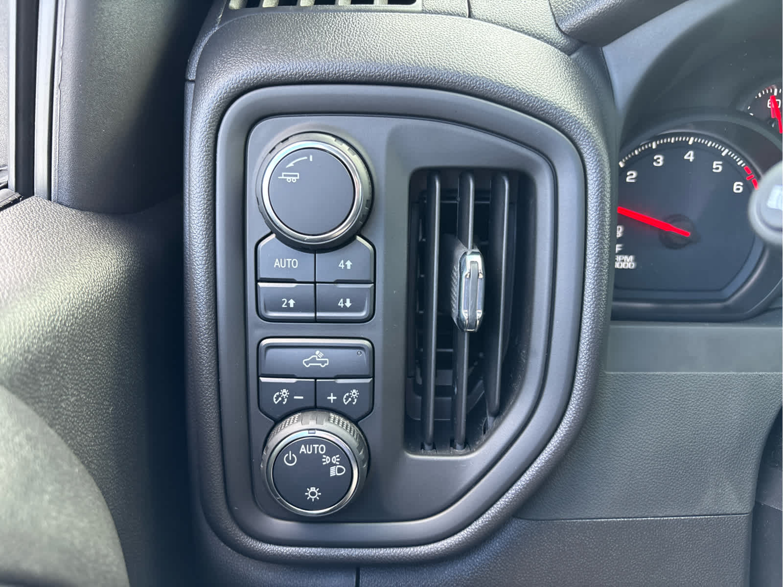 2024 Chevrolet Silverado 1500 Custom Trail Boss