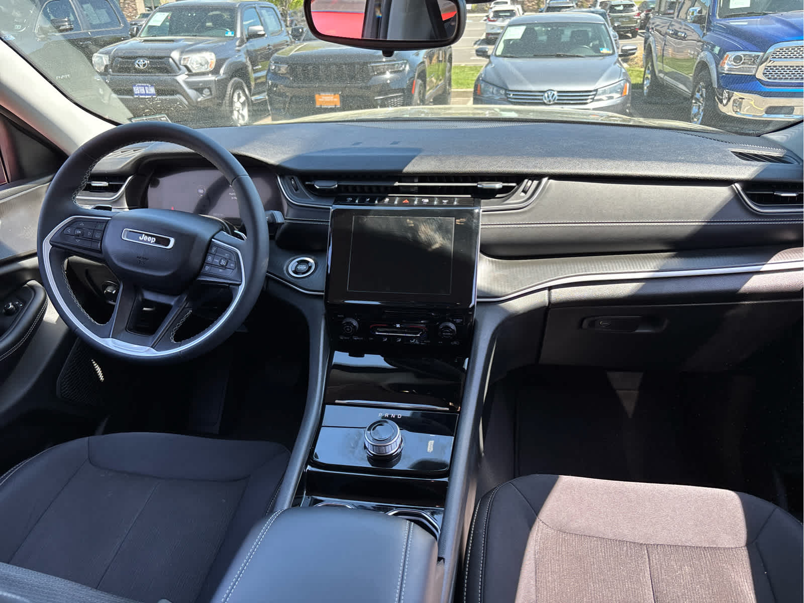 2023 Jeep Grand Cherokee Laredo