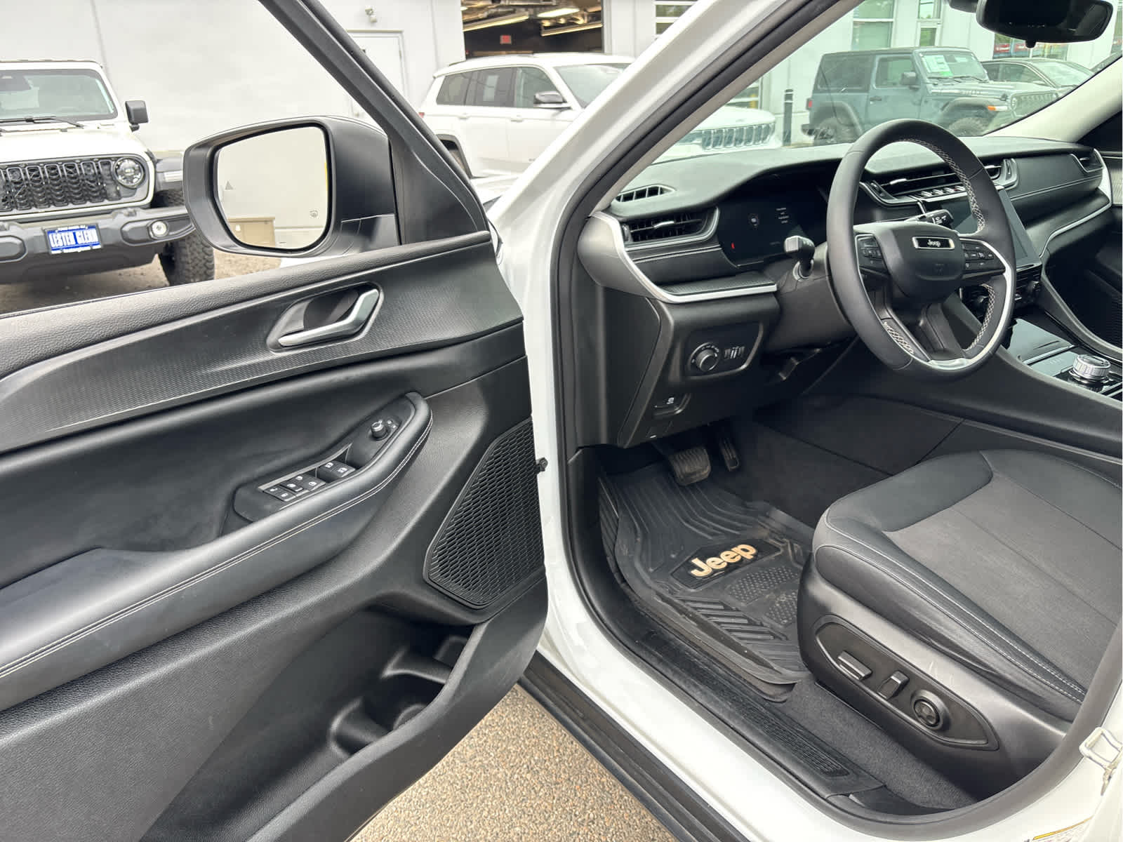 2023 Jeep Grand Cherokee L Laredo