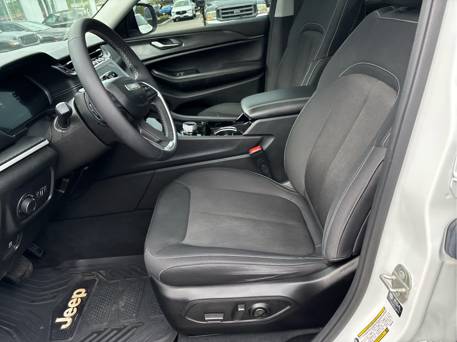2023 Jeep Grand Cherokee L Laredo