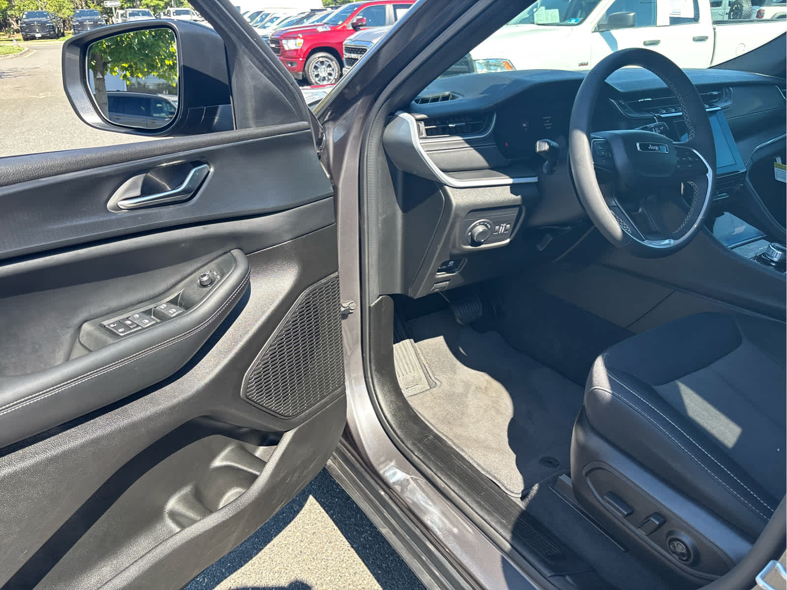 2024 Jeep Grand Cherokee L Laredo