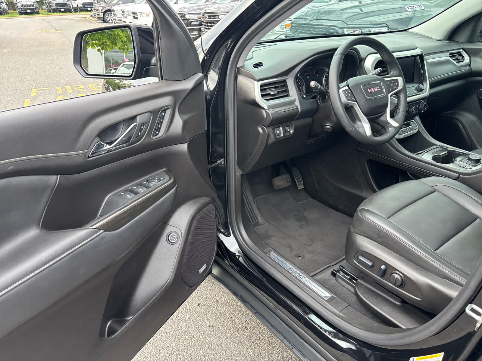 2023 GMC Acadia SLT