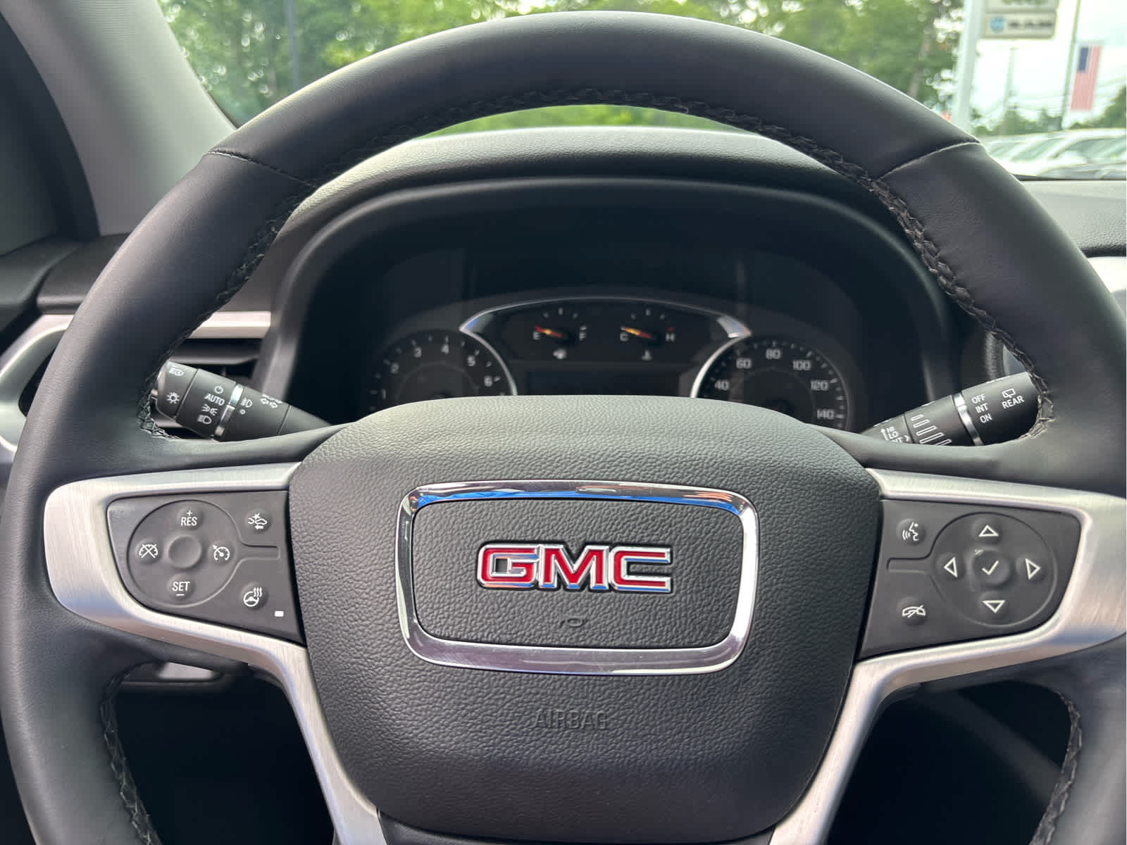 2023 GMC Acadia SLT