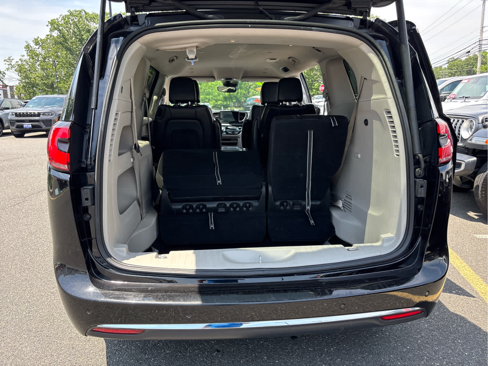 2024 Chrysler Pacifica Touring L