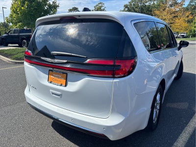 2025 Chrysler Pacifica Select