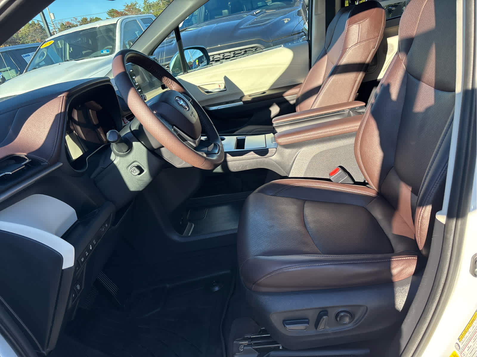 2023 Toyota Sienna Platinum