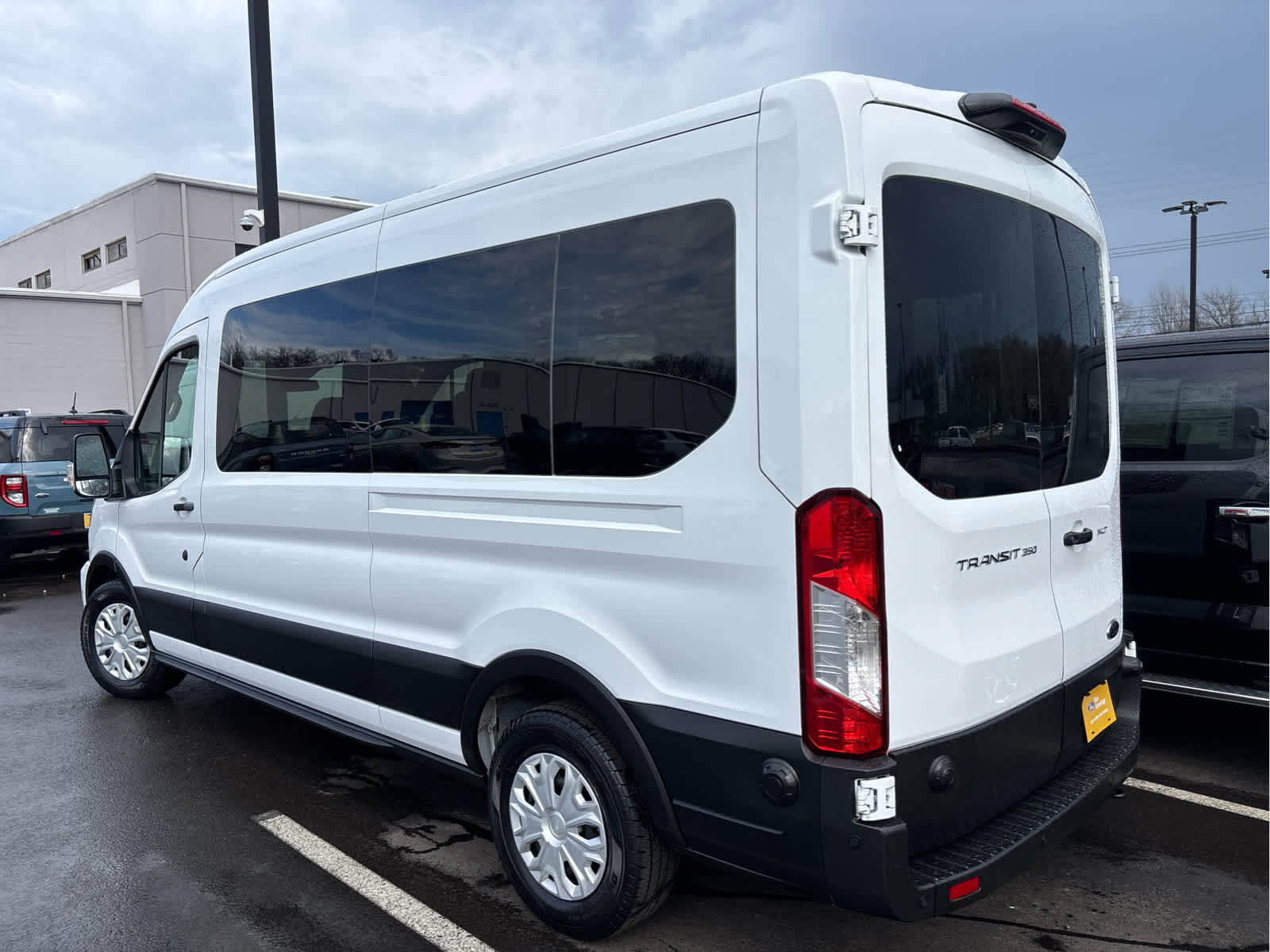 2024 Ford Transit Passenger Wagon XLT