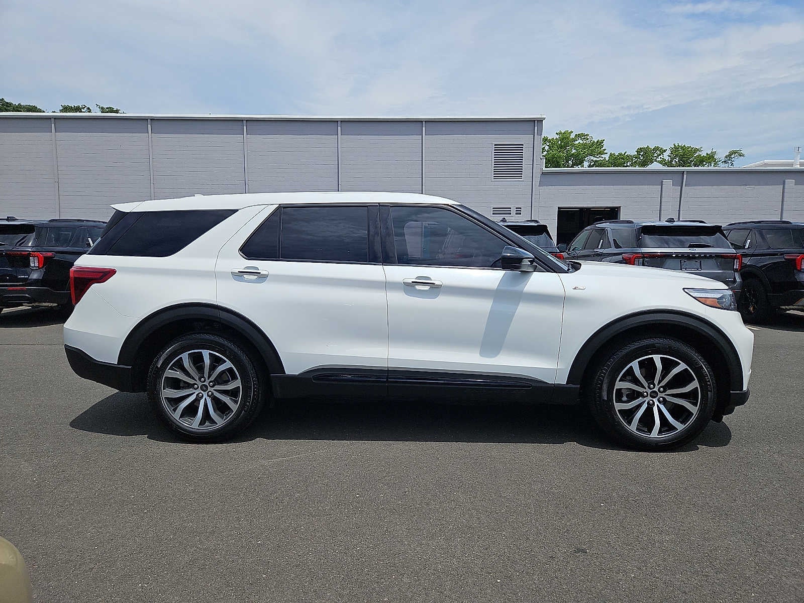 2022 Ford Explorer ST-Line
