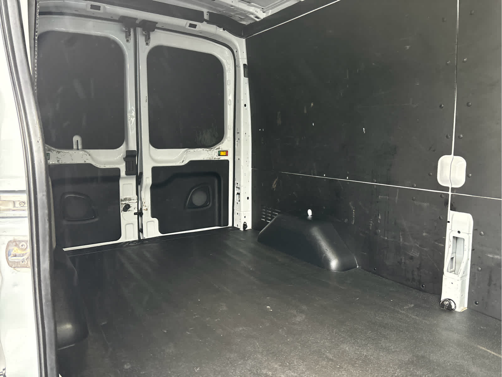 2024 Ford Transit Cargo Van T-250 148" Med Rf 9070 GVWR RWD