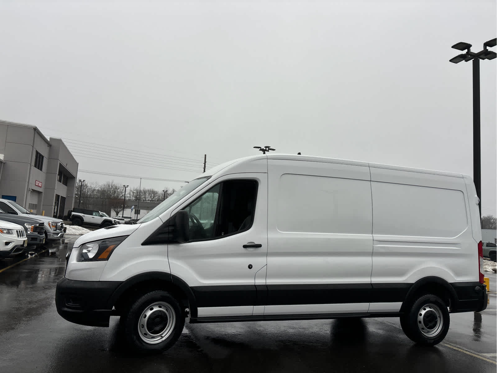 2024 Ford Transit Cargo Van T-250 148" Med Rf 9070 GVWR RWD