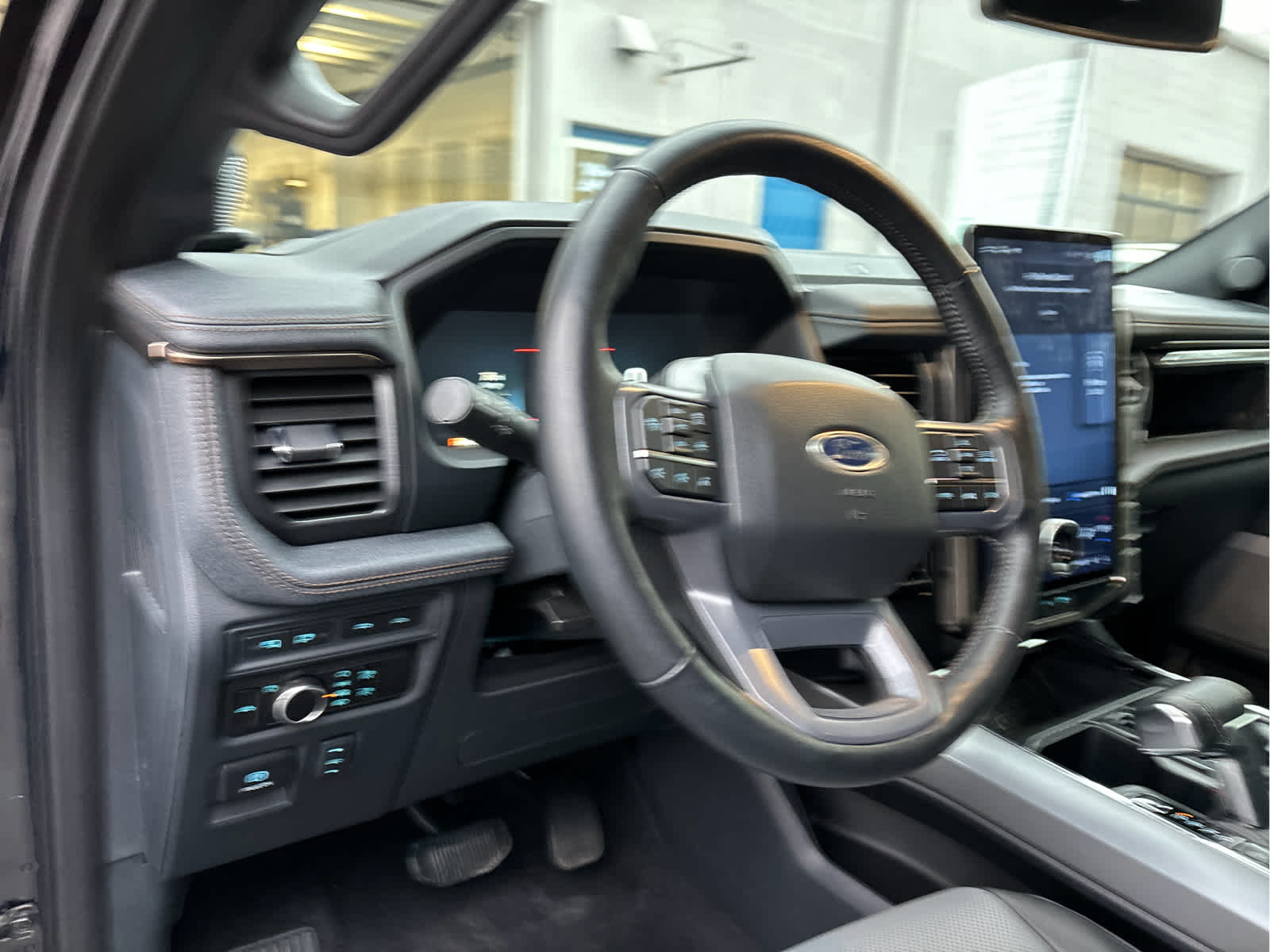 2023 Ford F-150 Lightning LARIAT