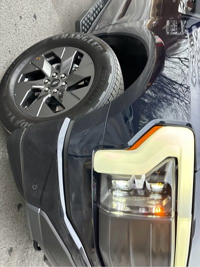 2023 Ford F-150 Lightning LARIAT