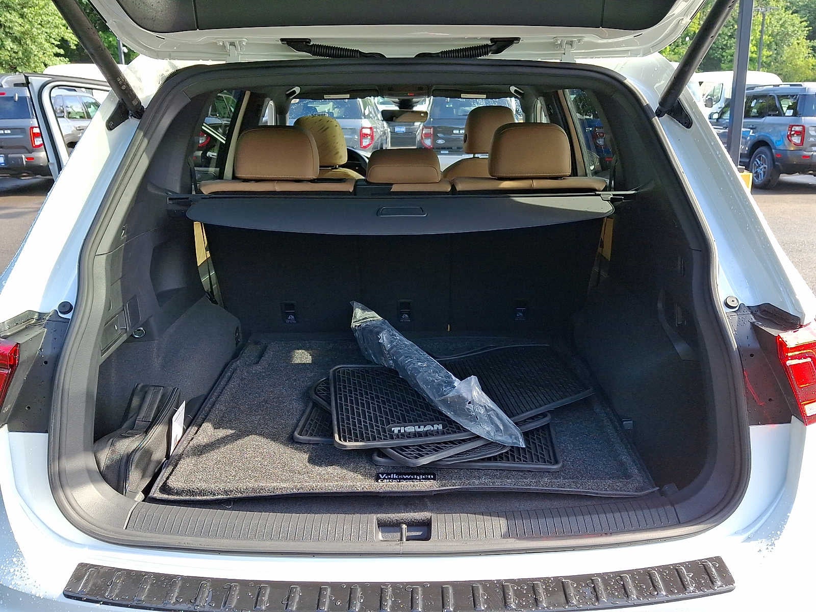 2024 Volkswagen Tiguan SE R-Line Black