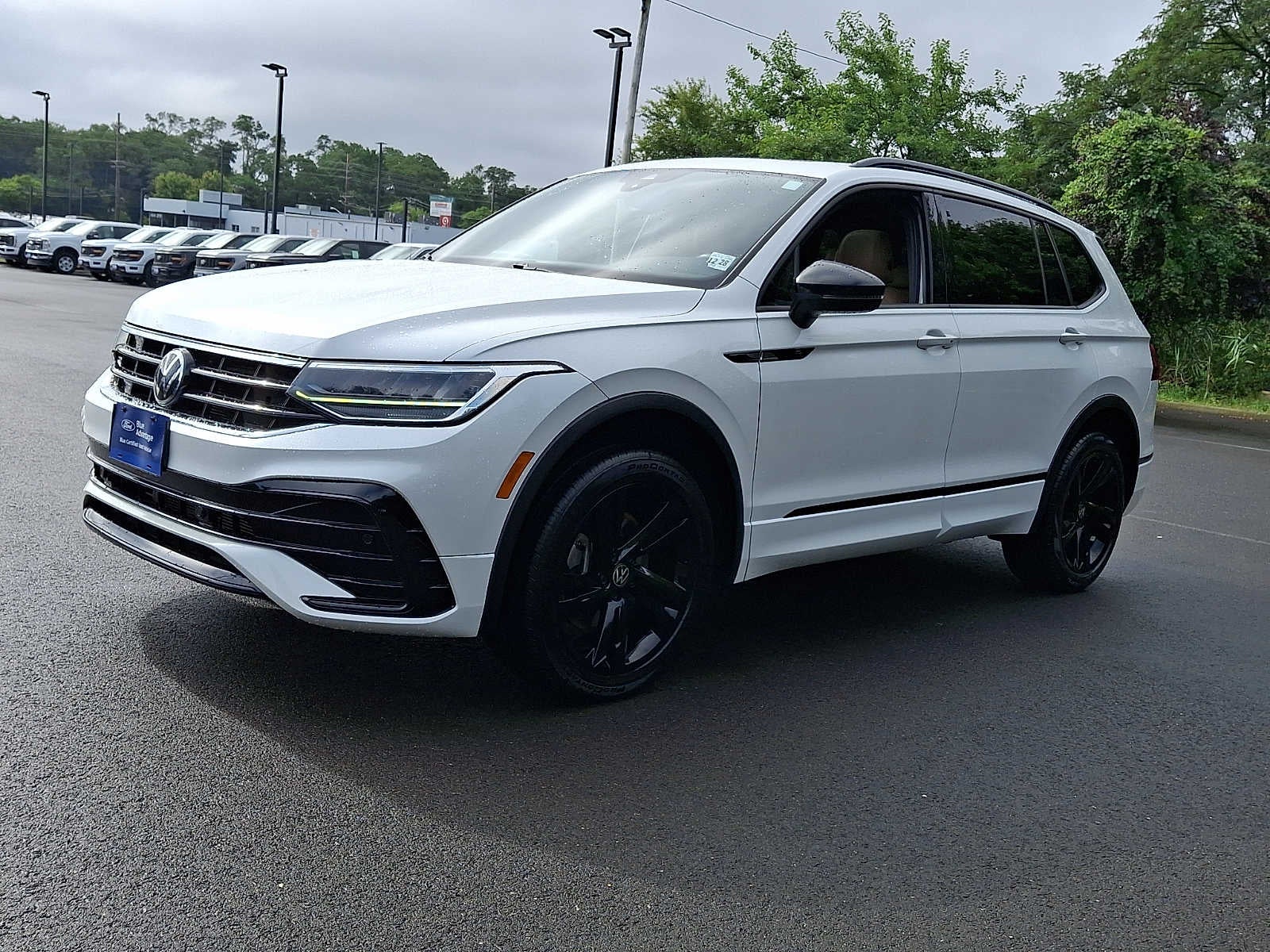 2024 Volkswagen Tiguan SE R-Line Black